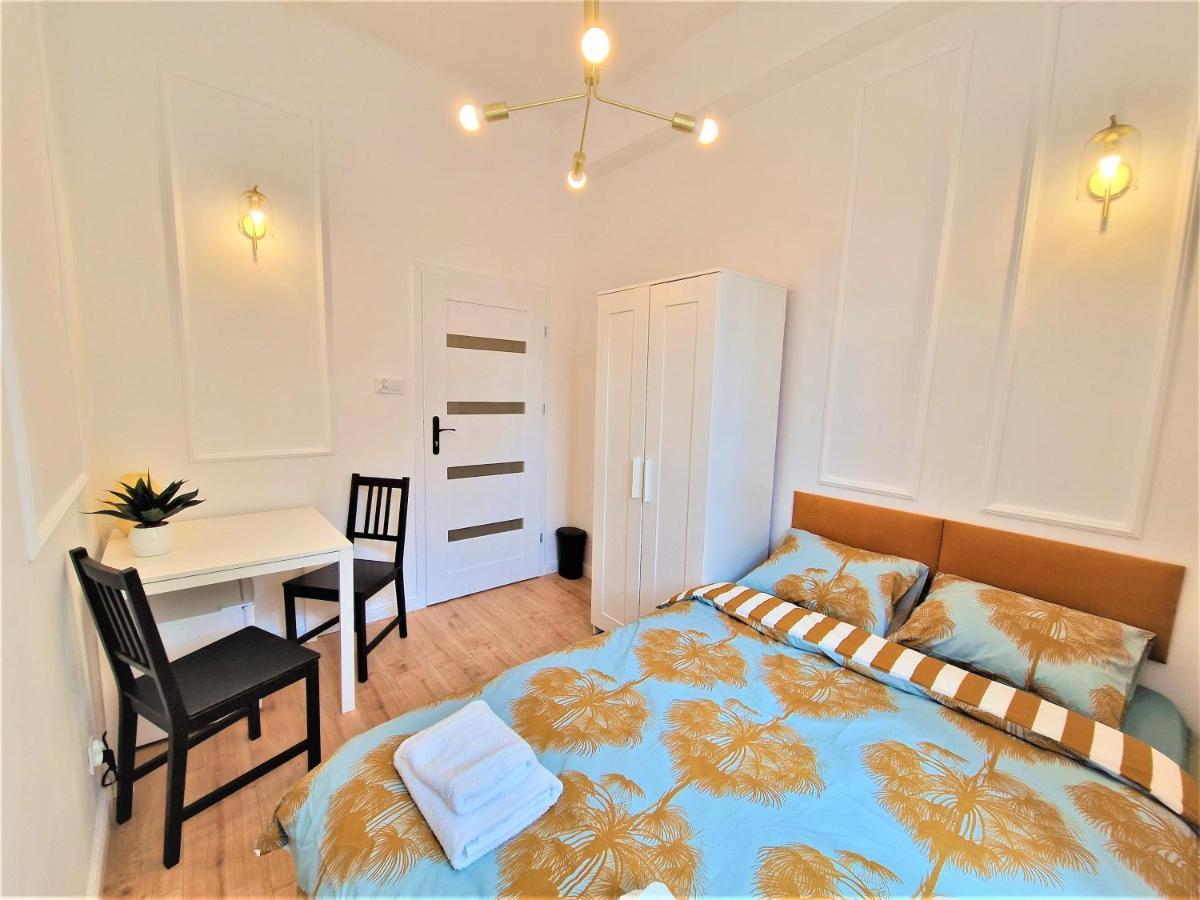 J&W Apartments Swietojanska Rooms Варшава Экстерьер фото