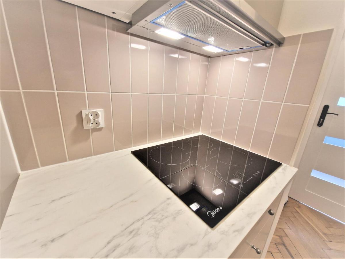 J&W Apartments Swietojanska Rooms Варшава Экстерьер фото