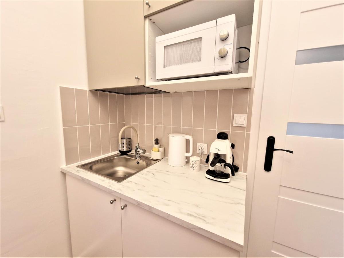 J&W Apartments Swietojanska Rooms Варшава Экстерьер фото