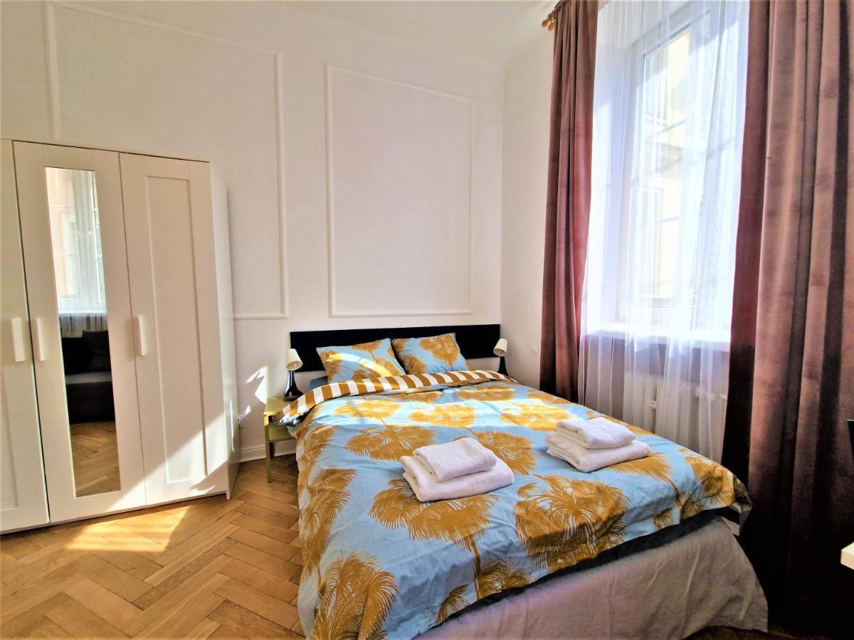 J&W Apartments Swietojanska Rooms Варшава Экстерьер фото