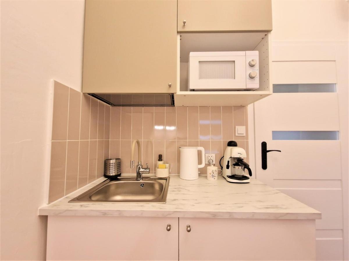 J&W Apartments Swietojanska Rooms Варшава Экстерьер фото