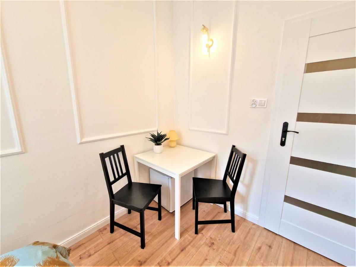 J&W Apartments Swietojanska Rooms Варшава Экстерьер фото