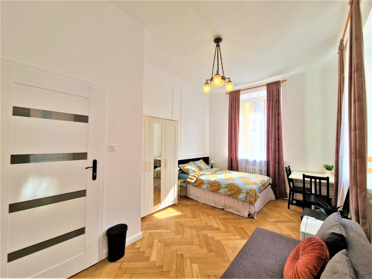 J&W Apartments Swietojanska Rooms Варшава Экстерьер фото