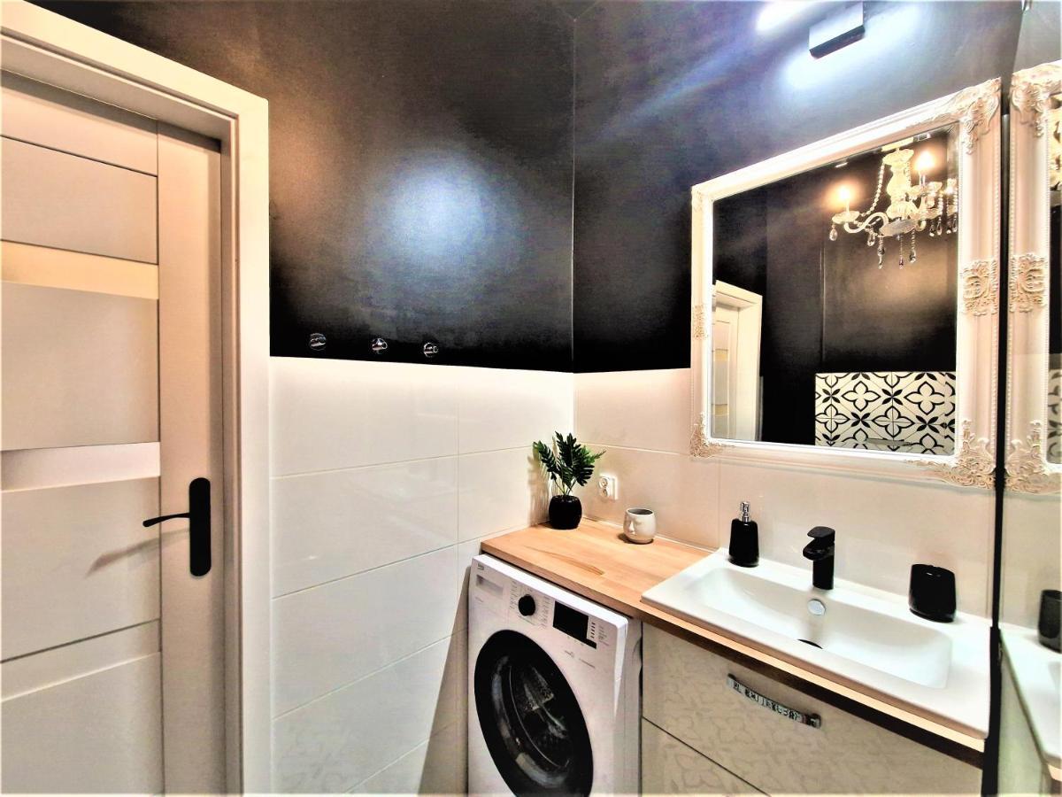 J&W Apartments Swietojanska Rooms Варшава Экстерьер фото