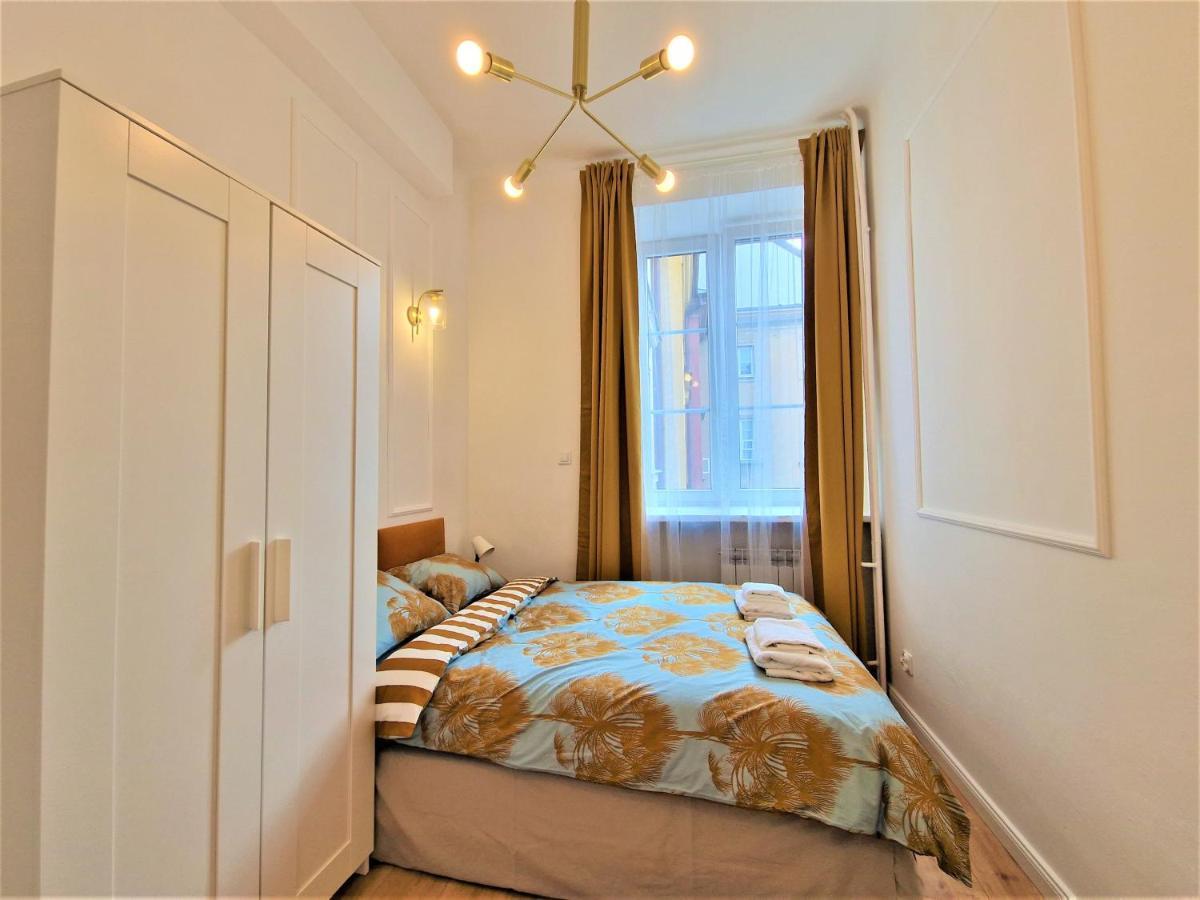 J&W Apartments Swietojanska Rooms Варшава Экстерьер фото