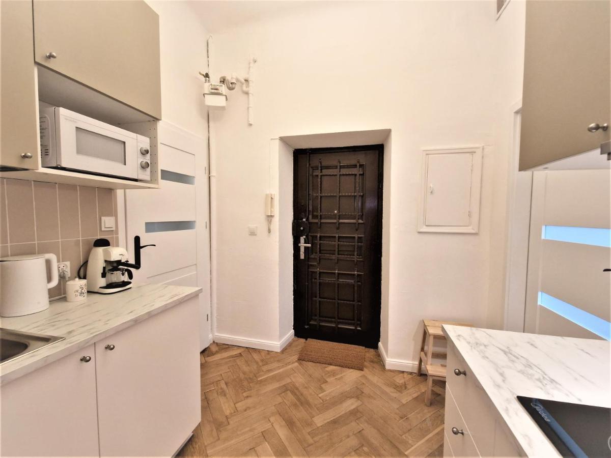 J&W Apartments Swietojanska Rooms Варшава Экстерьер фото