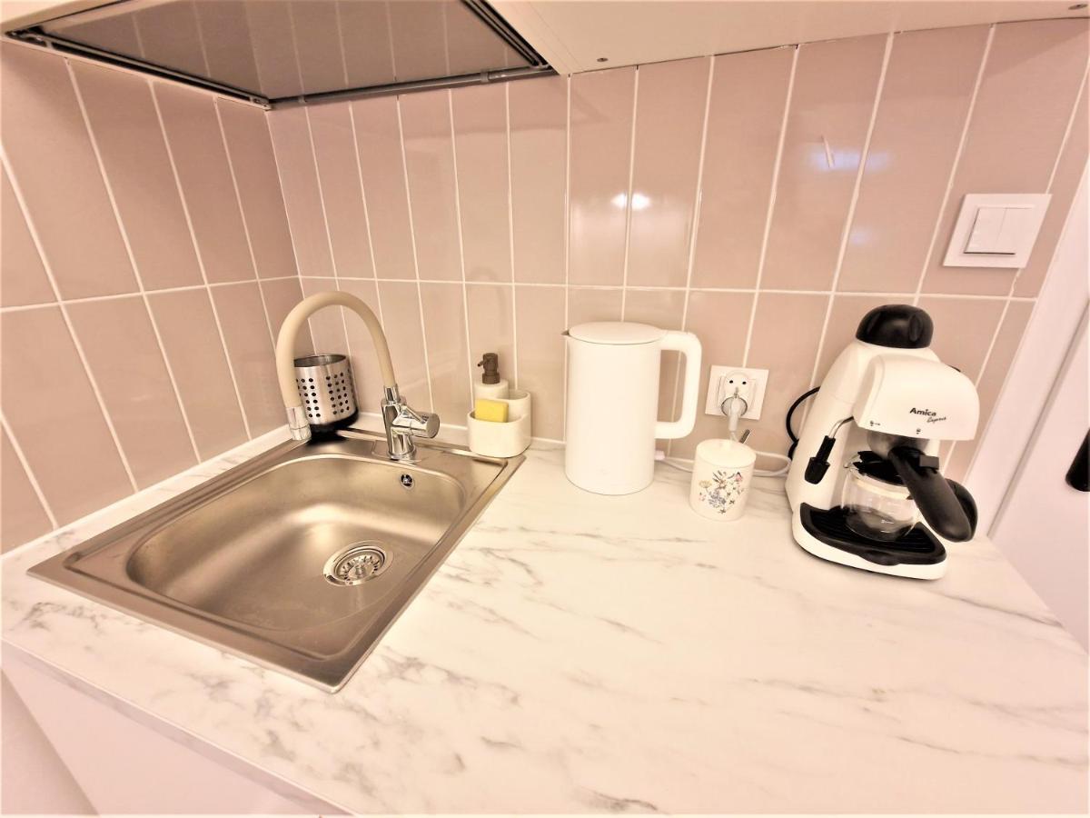 J&W Apartments Swietojanska Rooms Варшава Экстерьер фото