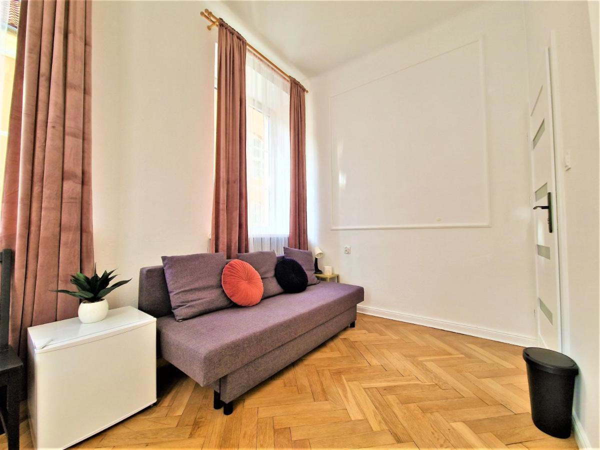 J&W Apartments Swietojanska Rooms Варшава Экстерьер фото