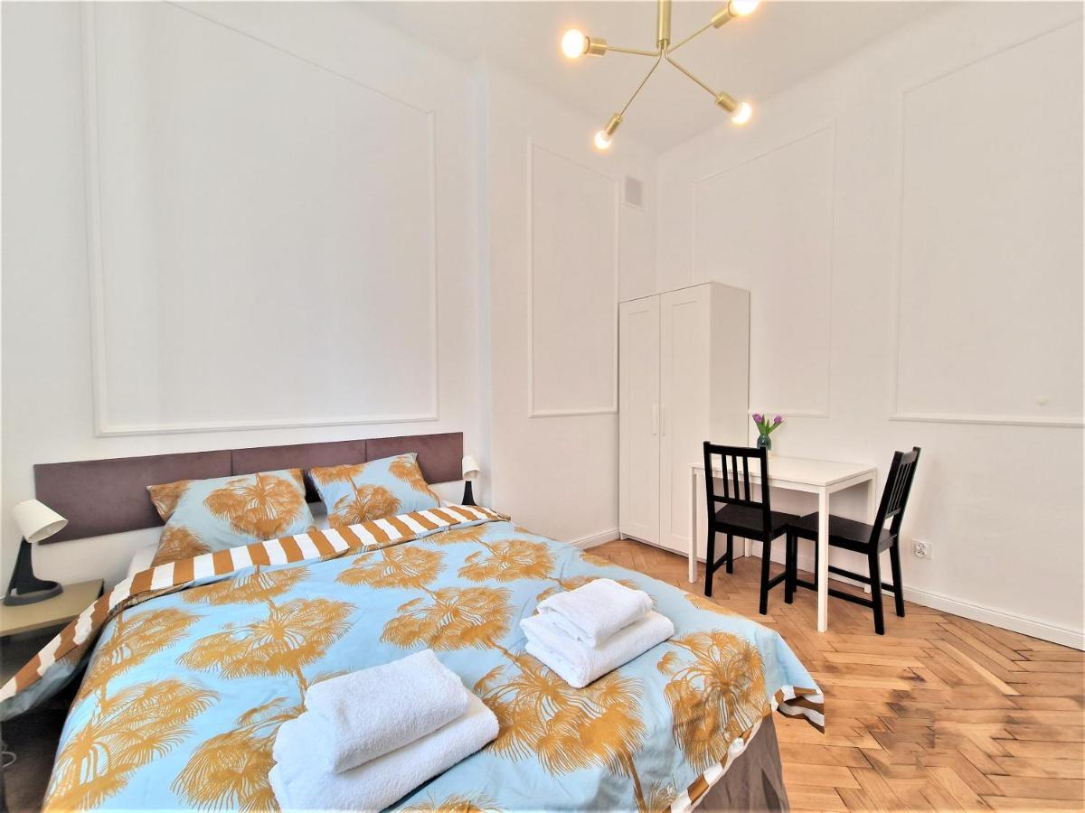 J&W Apartments Swietojanska Rooms Варшава Экстерьер фото